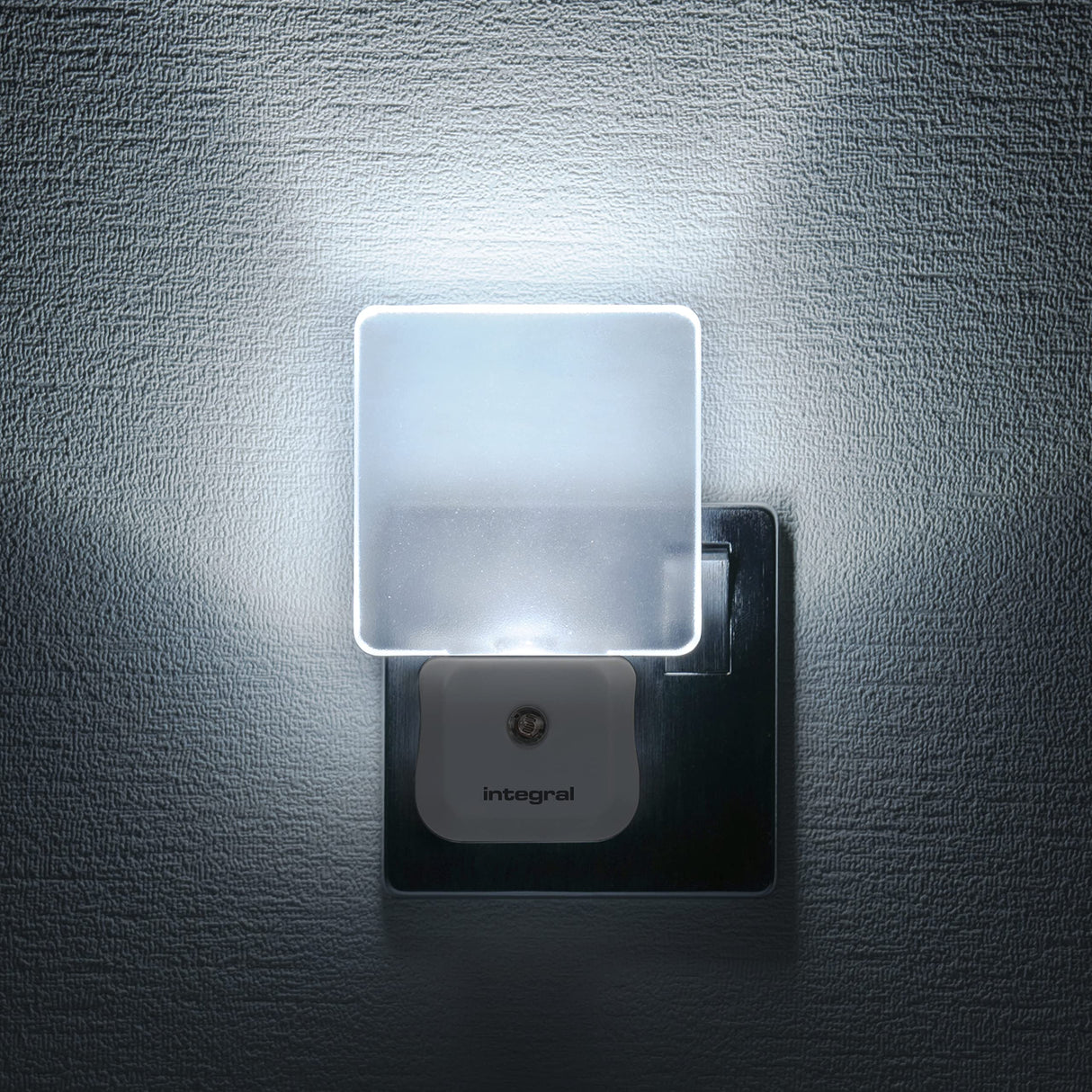 Integral LED Motion Sensor Night Light, Plug in Wall with Dusk to Dawn Photocell Sensor, for Hallways, Landings, Stairs, Kitchens, Bedrooms, Baby’s Nursery and More,Transparent, Pack of 1